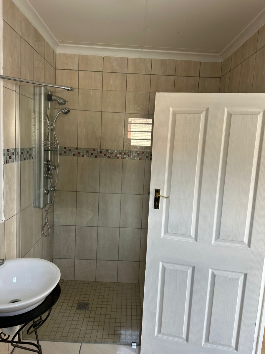 5 Bedroom Property for Sale in Overbaakens Eastern Cape